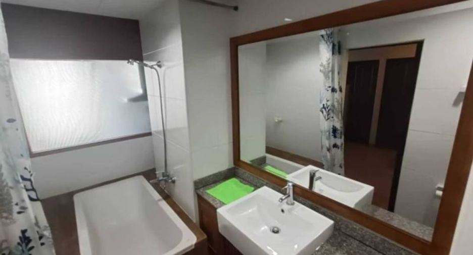 Condo en alquiler de 2 habitaciones en Si Racha, Chonburi