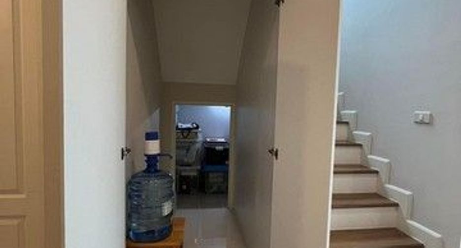 Аренда 4 спальни дом в Лат Крабанг, Бангкок
