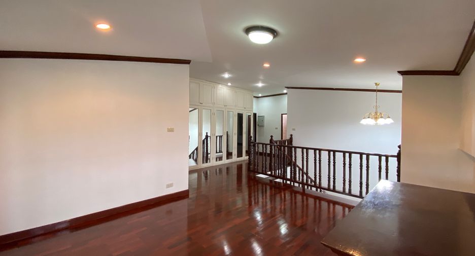 For sale 6 bed house in Mueang Chiang Mai, Chiang Mai