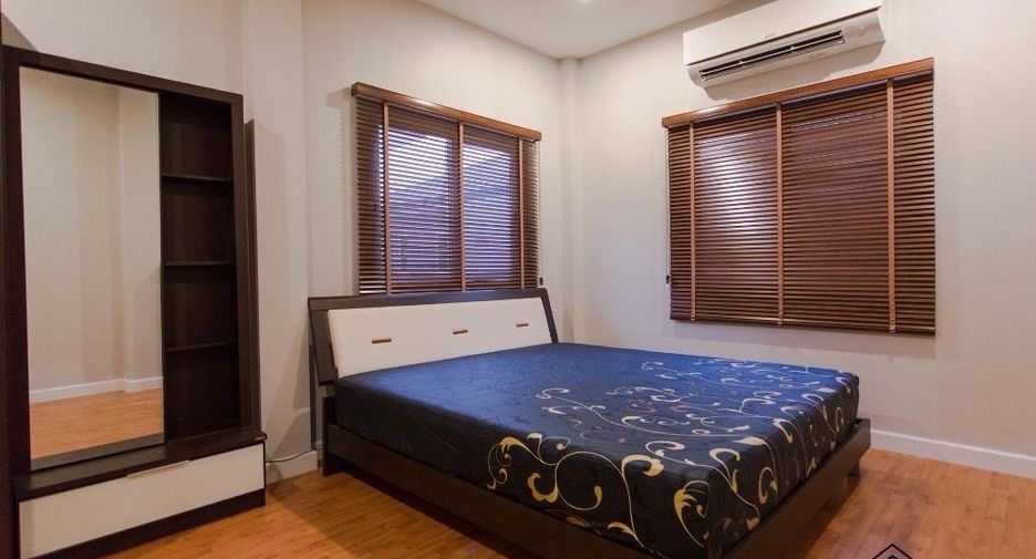 For sale 5 bedrooms house in Thawi Watthana, Bangkok