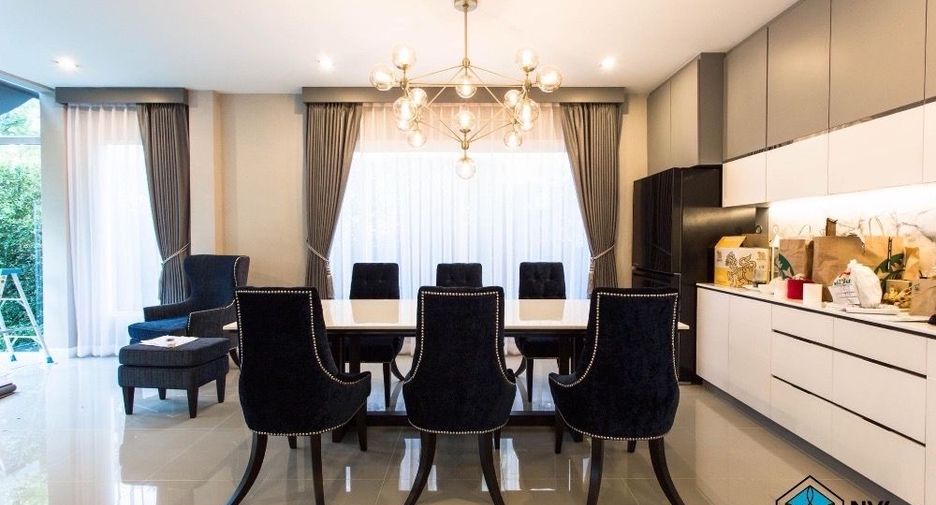 For sale 5 bedrooms house in Thawi Watthana, Bangkok