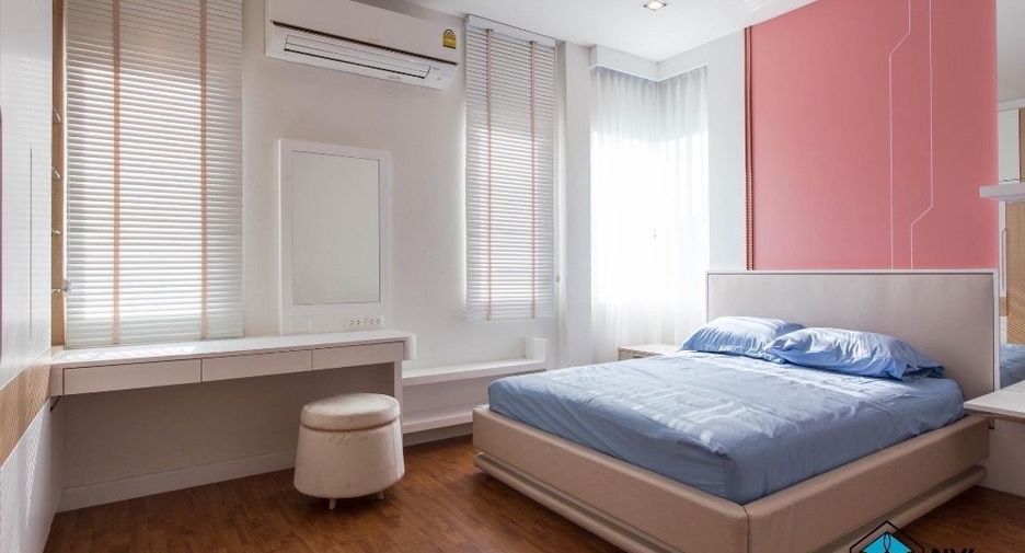 For sale 5 bedrooms house in Thawi Watthana, Bangkok