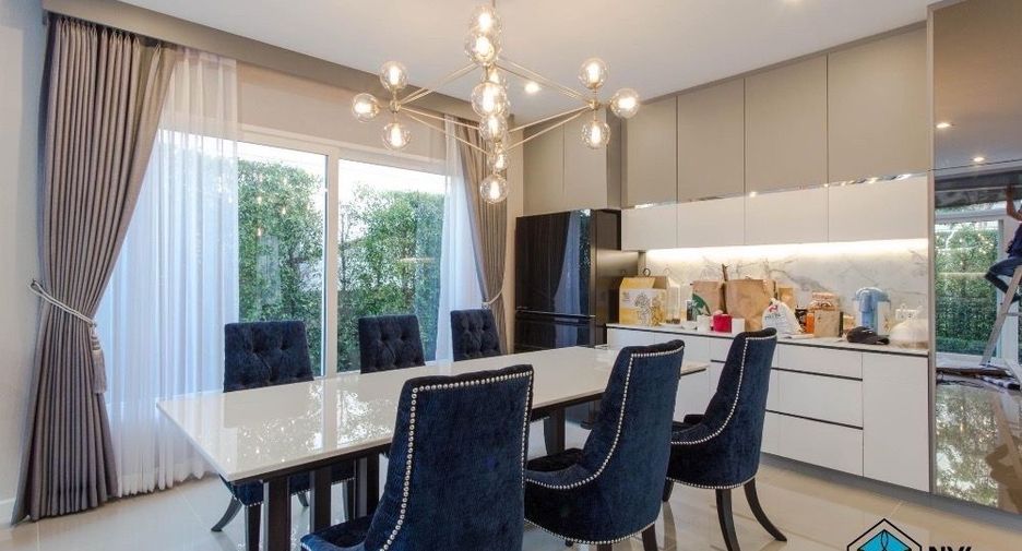 For sale 5 bedrooms house in Thawi Watthana, Bangkok