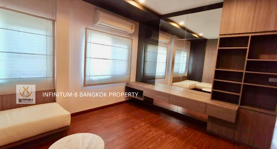 For rent 4 bed house in Bang Na, Bangkok