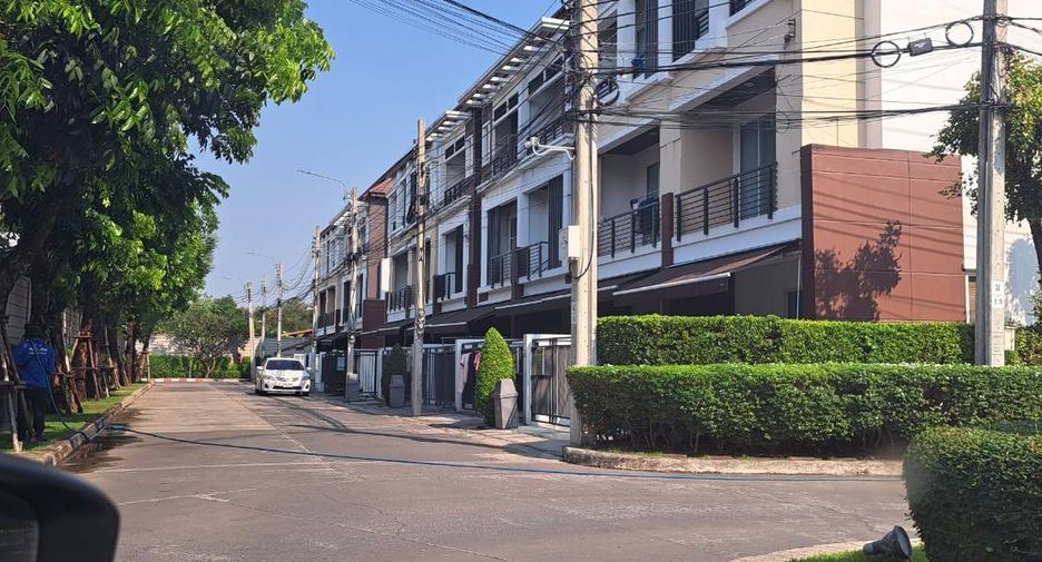 For sale 3 bedrooms townhouse in Bueng Kum, Bangkok