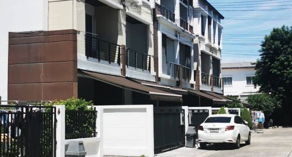 For sale 3 bed townhouse in Bueng Kum, Bangkok