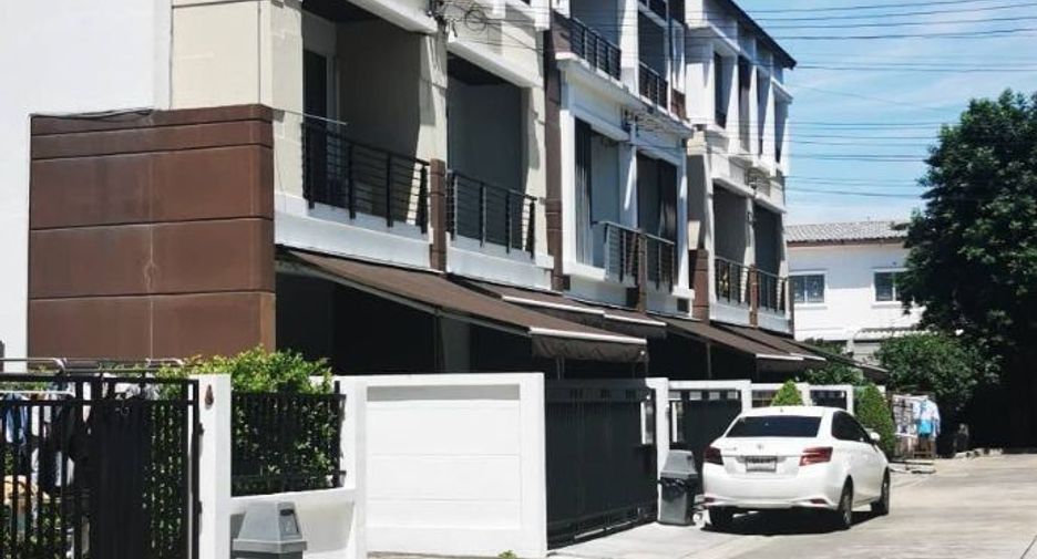 For sale 3 bedrooms townhouse in Bueng Kum, Bangkok