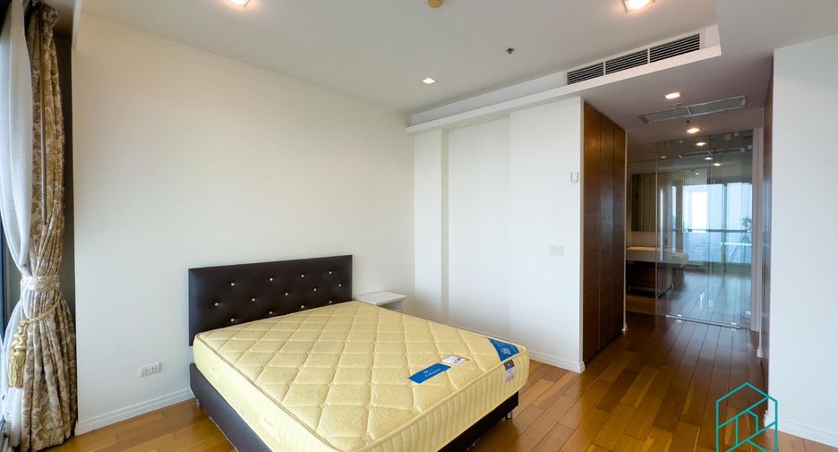 For rent 2 bedrooms condo in Sathon, Bangkok