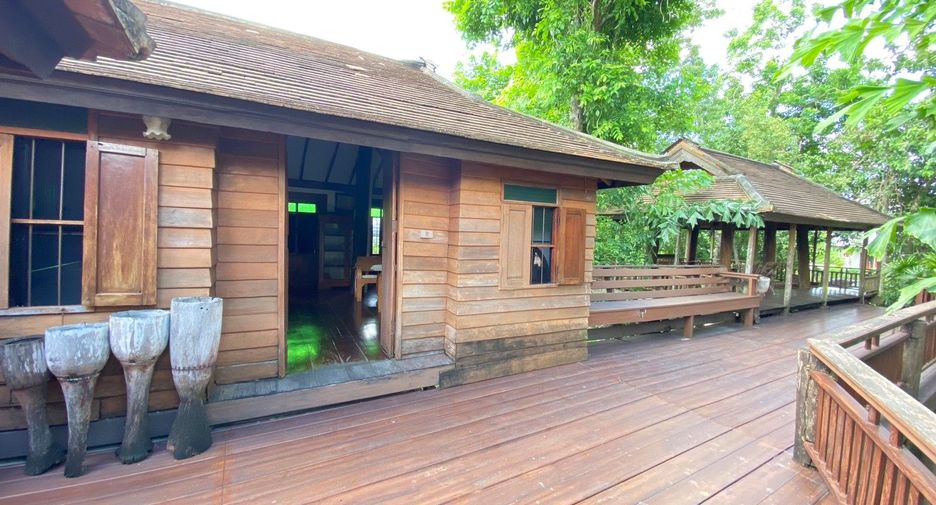 For sale 6 Beds house in San Kamphaeng, Chiang Mai