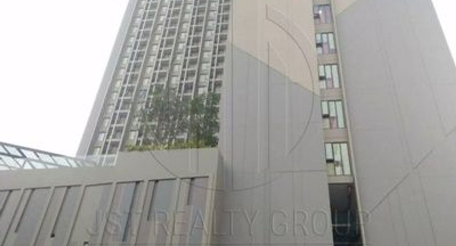 For sale 3 bedrooms condo in Watthana, Bangkok