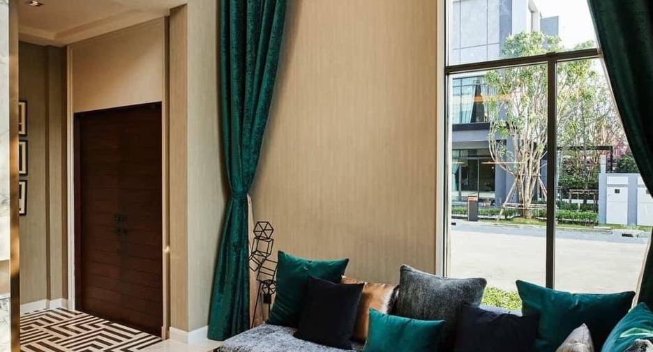 Haus zum Kauf mit 4 Zimmer in Phra Khanong, Bangkok