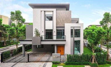 For sale 4 bedrooms house in Phra Khanong, Bangkok