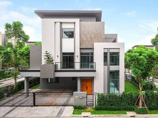 Casa en venta de 4 habitaciones en Phra Khanong, Bangkok