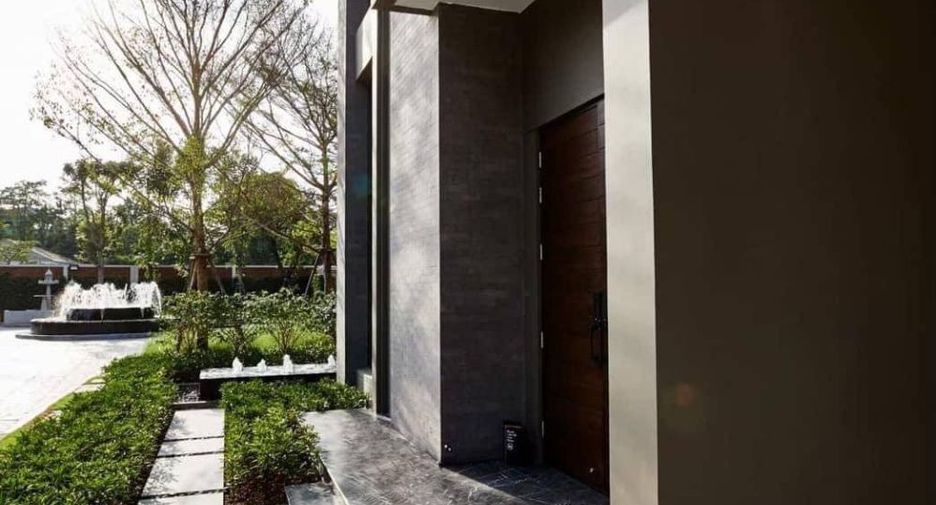 Haus zum Kauf mit 4 Zimmer in Phra Khanong, Bangkok