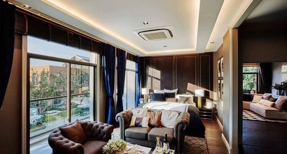 Haus zum Kauf mit 4 Zimmer in Phra Khanong, Bangkok