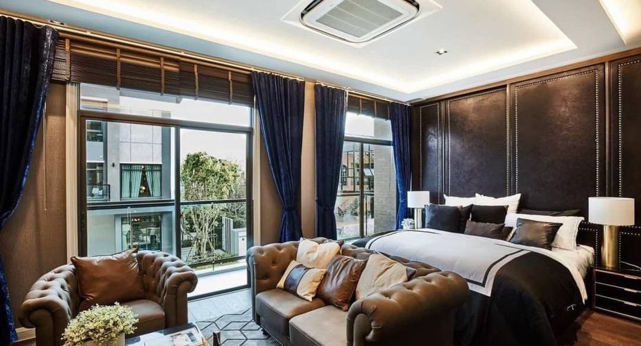 Haus zum Kauf mit 4 Zimmer in Phra Khanong, Bangkok