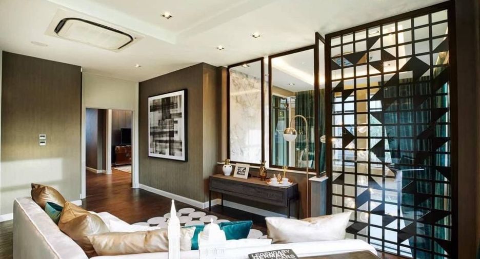 Haus zum Kauf mit 4 Zimmer in Phra Khanong, Bangkok
