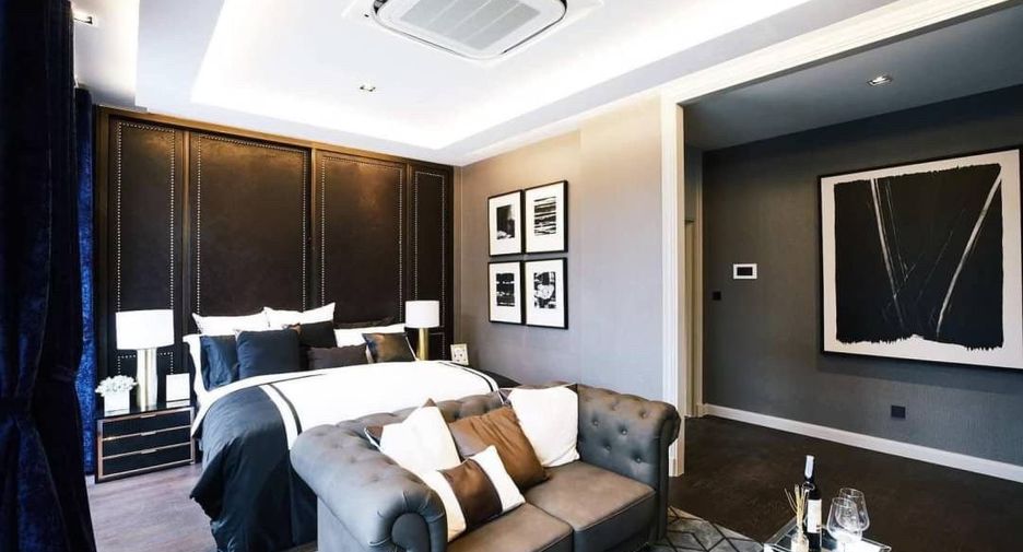 Haus zum Kauf mit 4 Zimmer in Phra Khanong, Bangkok