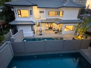 For rent 4 bedrooms house in Watthana, Bangkok