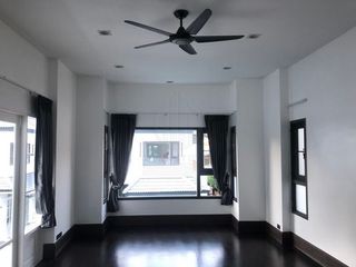 For rent 4 bedrooms house in Watthana, Bangkok