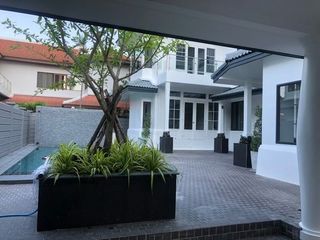 For rent 4 bedrooms house in Watthana, Bangkok