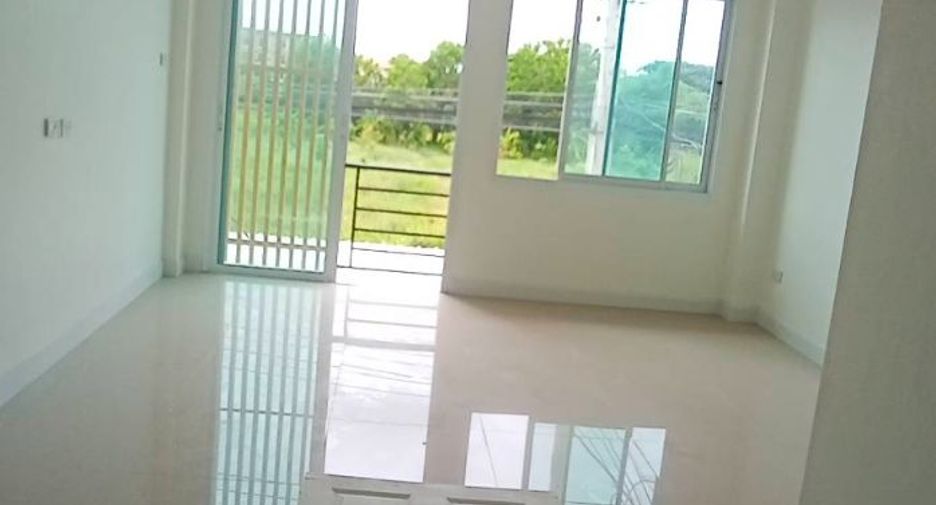 出售 2 卧室 联排别墅 在 Si Racha, Chon Buri