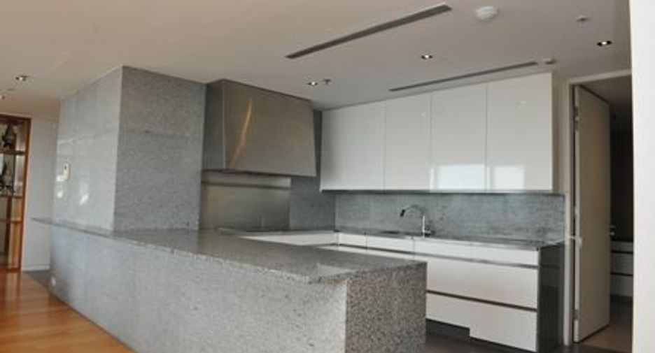 For rent and for sale 3 bedrooms condo in Sathon, Bangkok