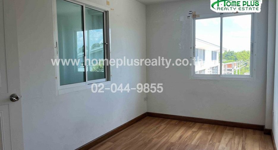 For sale 3 Beds retail Space in Mueang Rayong, Rayong