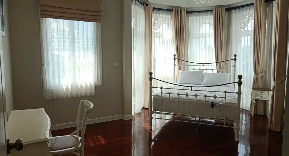 Casa en alquiler de 4 habitaciones en Bang Na, Bangkok