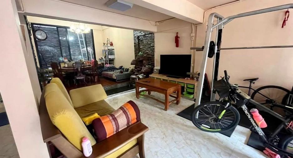 For sale 3 bedrooms house in Pathum Wan, Bangkok