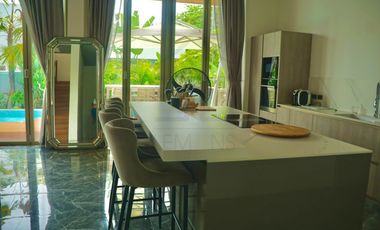 À louer et à vendre 4 chambres villa à Mueang Phuket, Phuket
