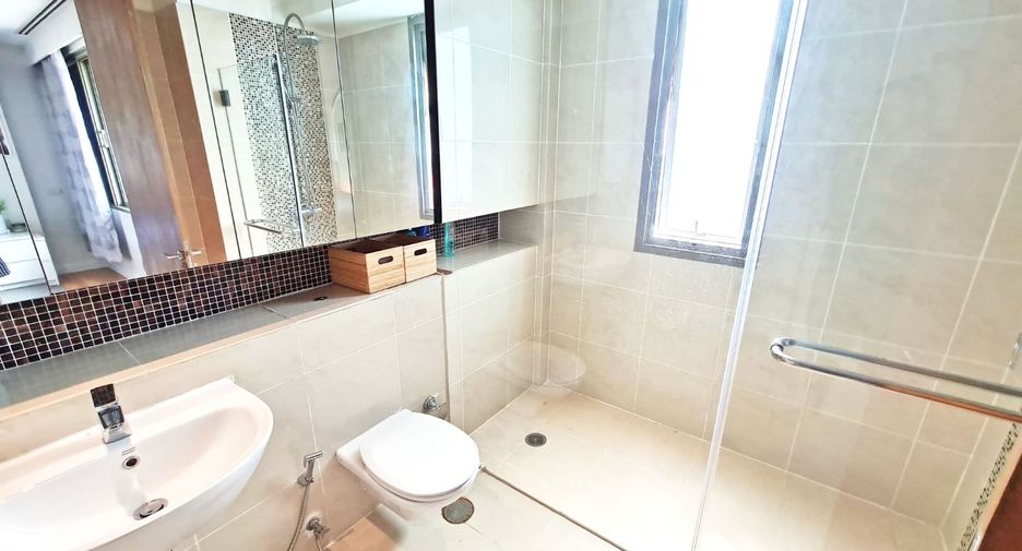 For sale 2 Beds condo in Khlong Toei, Bangkok
