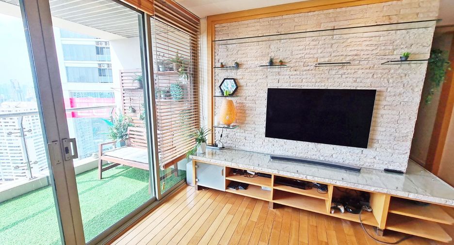 For sale 2 Beds condo in Khlong Toei, Bangkok