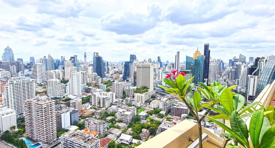 For sale 2 Beds condo in Khlong Toei, Bangkok