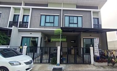 Casa adosada en venta de 3 habitaciones en Sai Noi, Nonthaburi