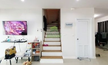 Casa adosada en venta de 3 habitaciones en Sai Noi, Nonthaburi