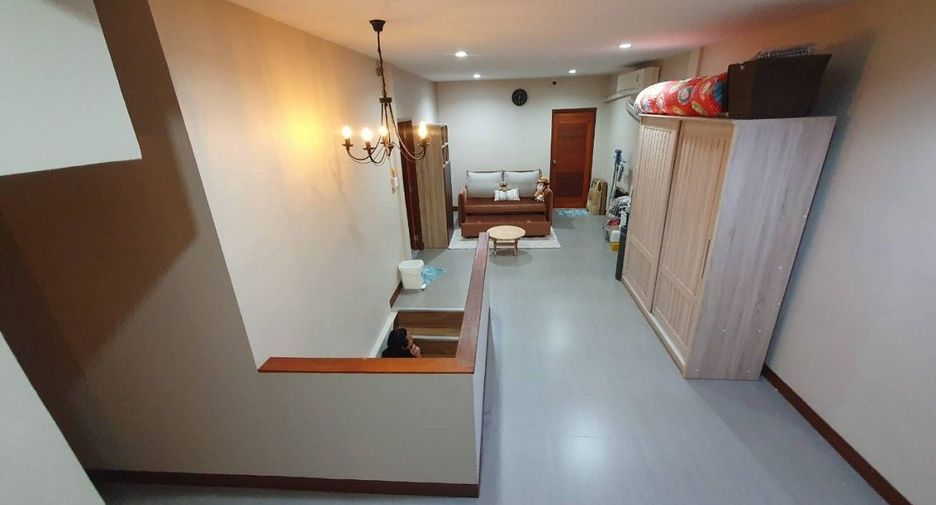For sale 3 bed retail Space in Phra Nakhon, Bangkok