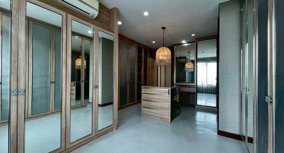 For rent そして for sale 2 Beds condo in Watthana, Bangkok