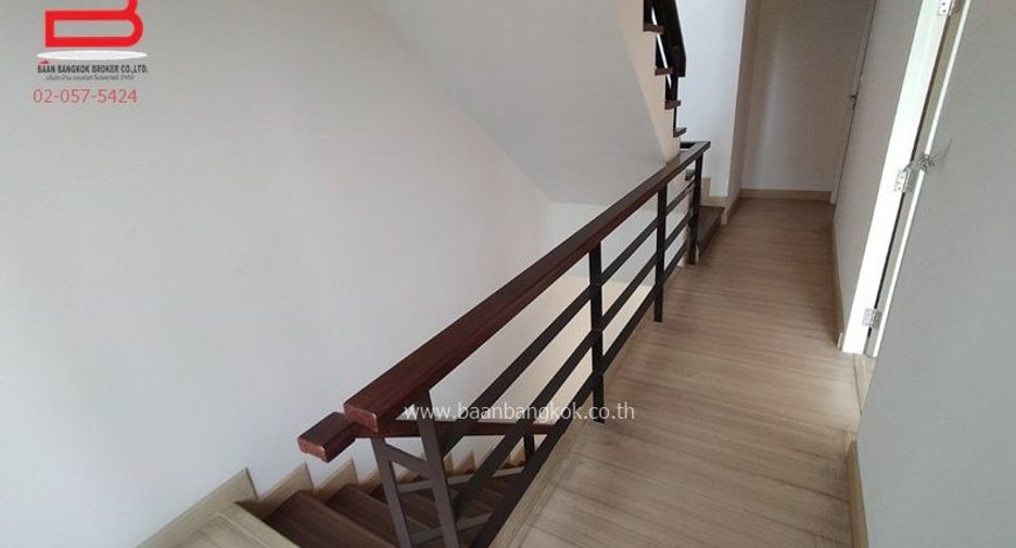 For sale 3 bedrooms townhouse in Wang Thonglang, Bangkok