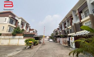 出售 3 卧室 联排别墅 在 Wang Thong Lang, 曼谷