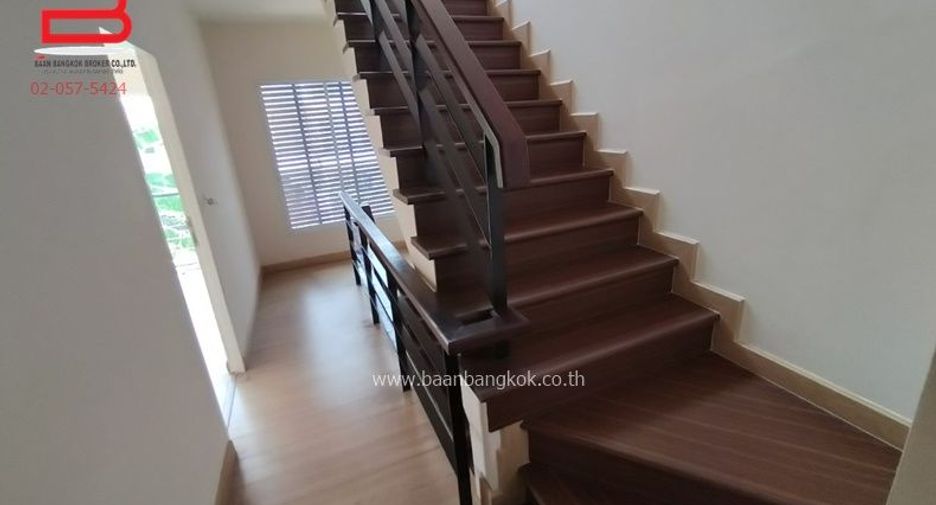 For sale 3 bedrooms townhouse in Wang Thonglang, Bangkok