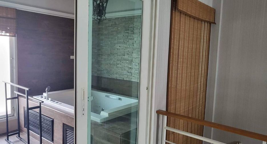 Casa adosada en alquiler de 3 habitaciones en Wang Thonglang, Bangkok
