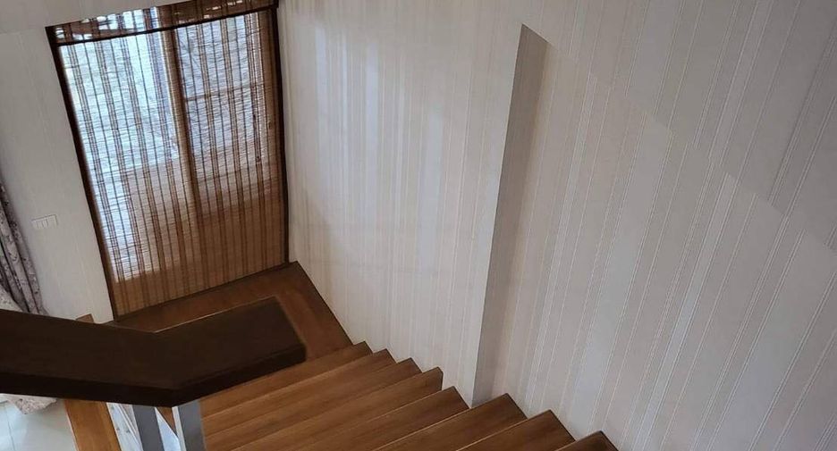 Casa adosada en alquiler de 3 habitaciones en Wang Thonglang, Bangkok