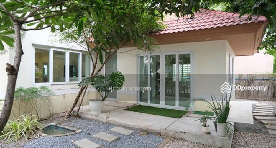 For sale 4 bedrooms house in Khlong Sam Wa, Bangkok