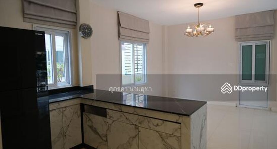 For sale 4 bedrooms house in Khlong Sam Wa, Bangkok