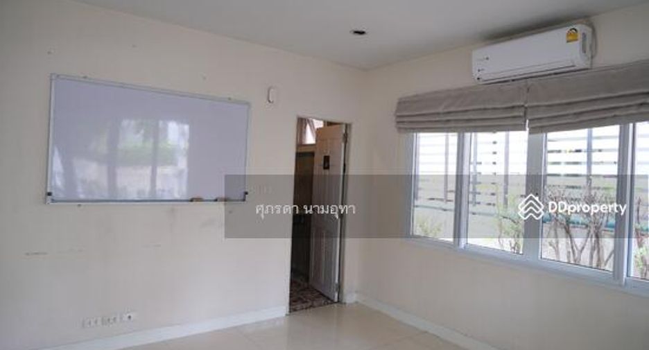 For sale 4 bedrooms house in Khlong Sam Wa, Bangkok