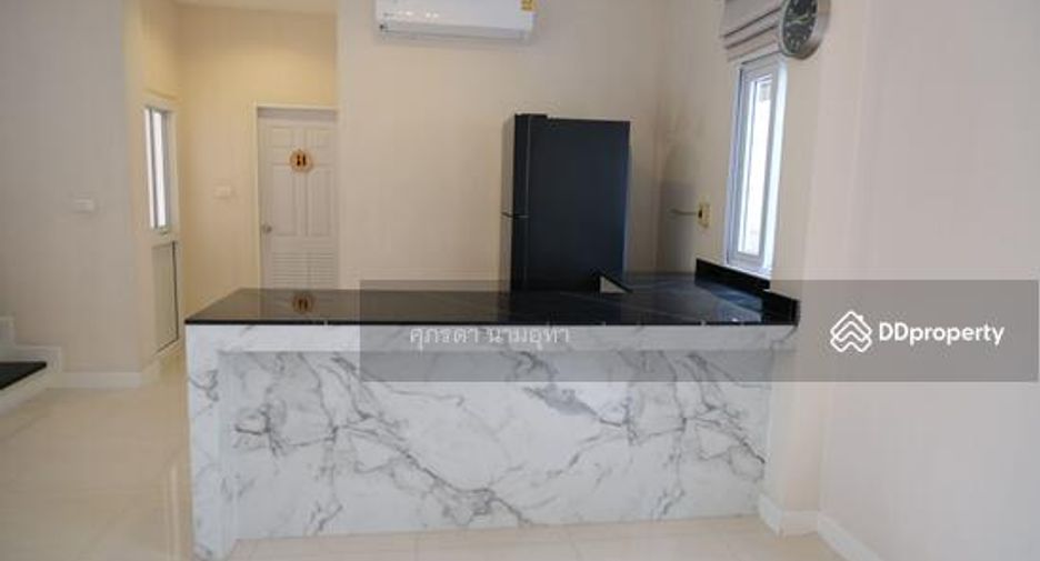 For sale 4 bedrooms house in Khlong Sam Wa, Bangkok