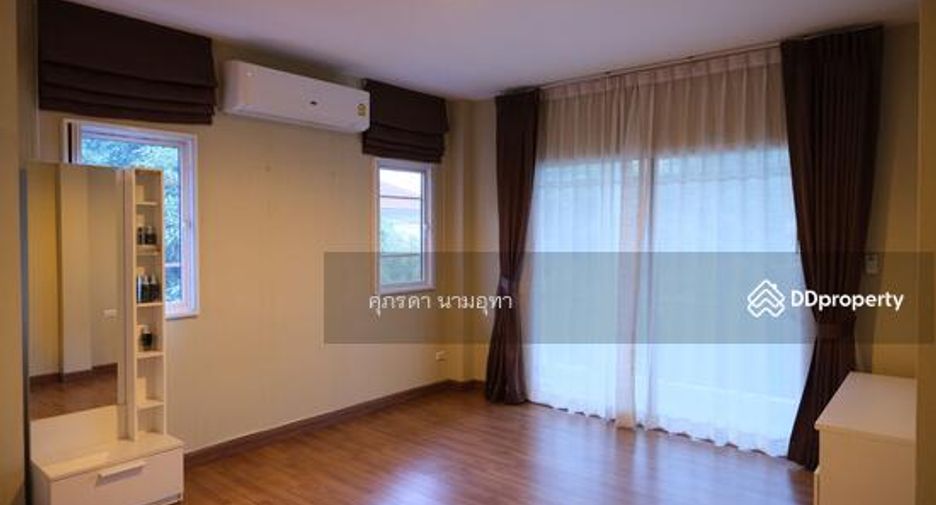 For sale 4 bedrooms house in Khlong Sam Wa, Bangkok