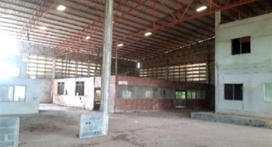 For sale warehouse in Phanom Sarakham, Chachoengsao