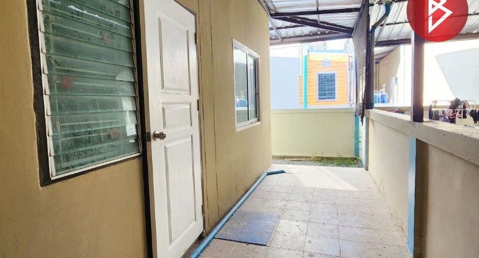 For sale 4 bed townhouse in Ban Bueng, Chonburi